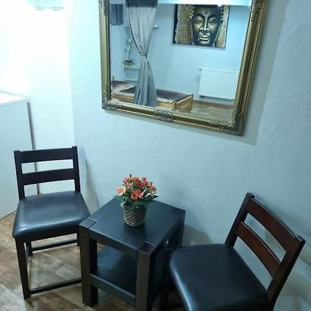 ברטיסלאבה Simple Apartment Near Hockey & Football Arena מראה חיצוני תמונה
