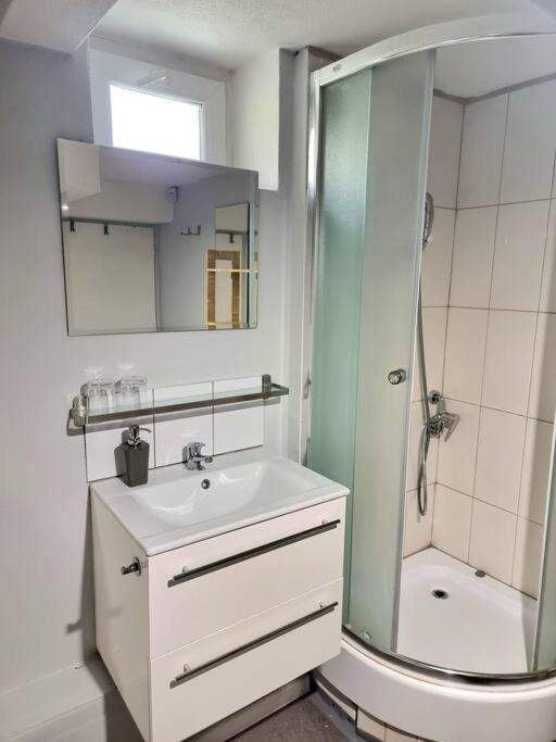 ברטיסלאבה Simple Apartment Near Hockey & Football Arena מראה חיצוני תמונה